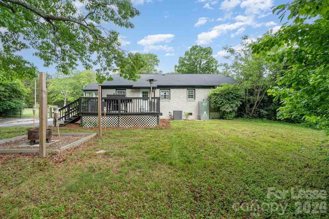 1005 Home Trl - Photo 2 of 27