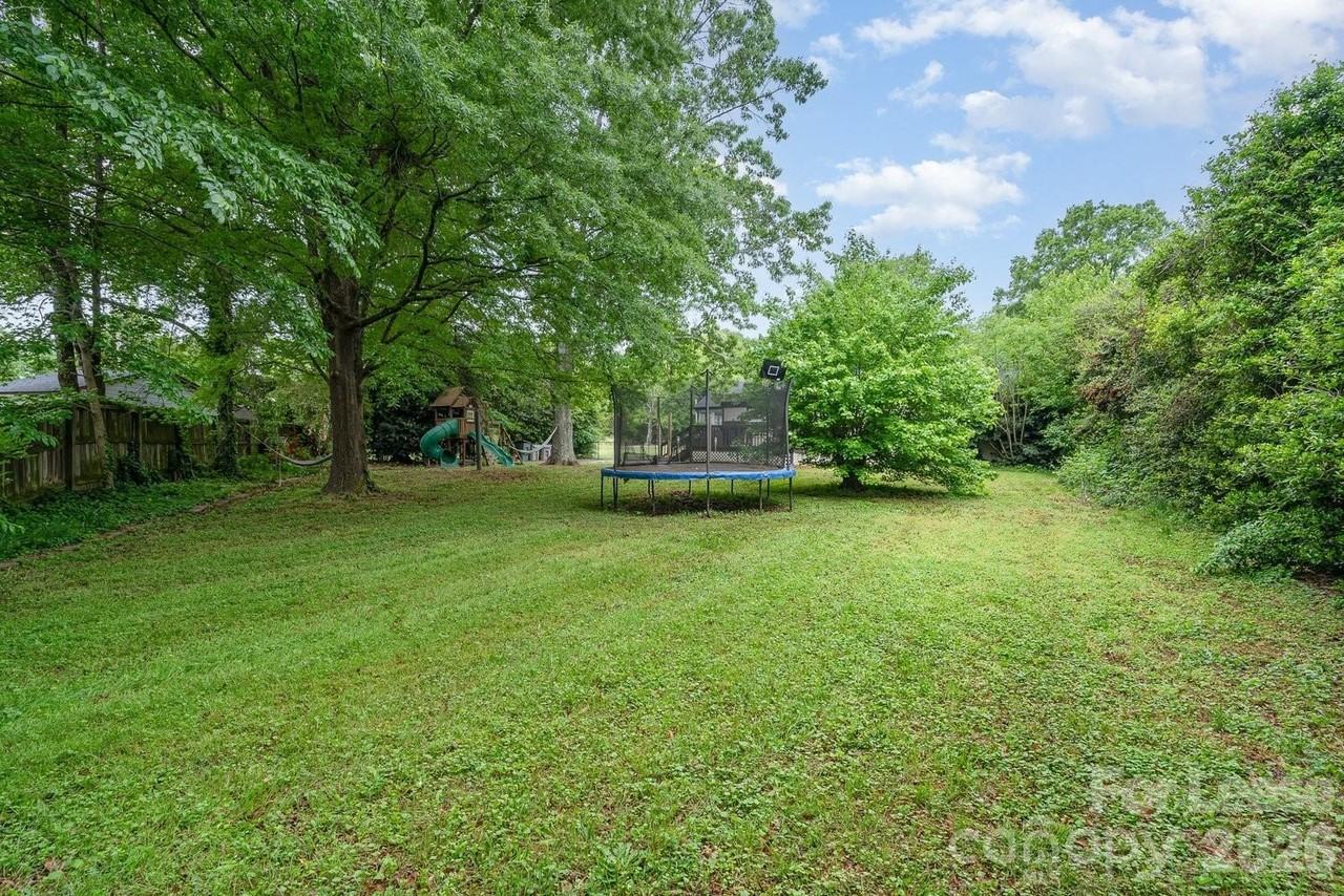 1005 Home Trl - Photo 3 of 27