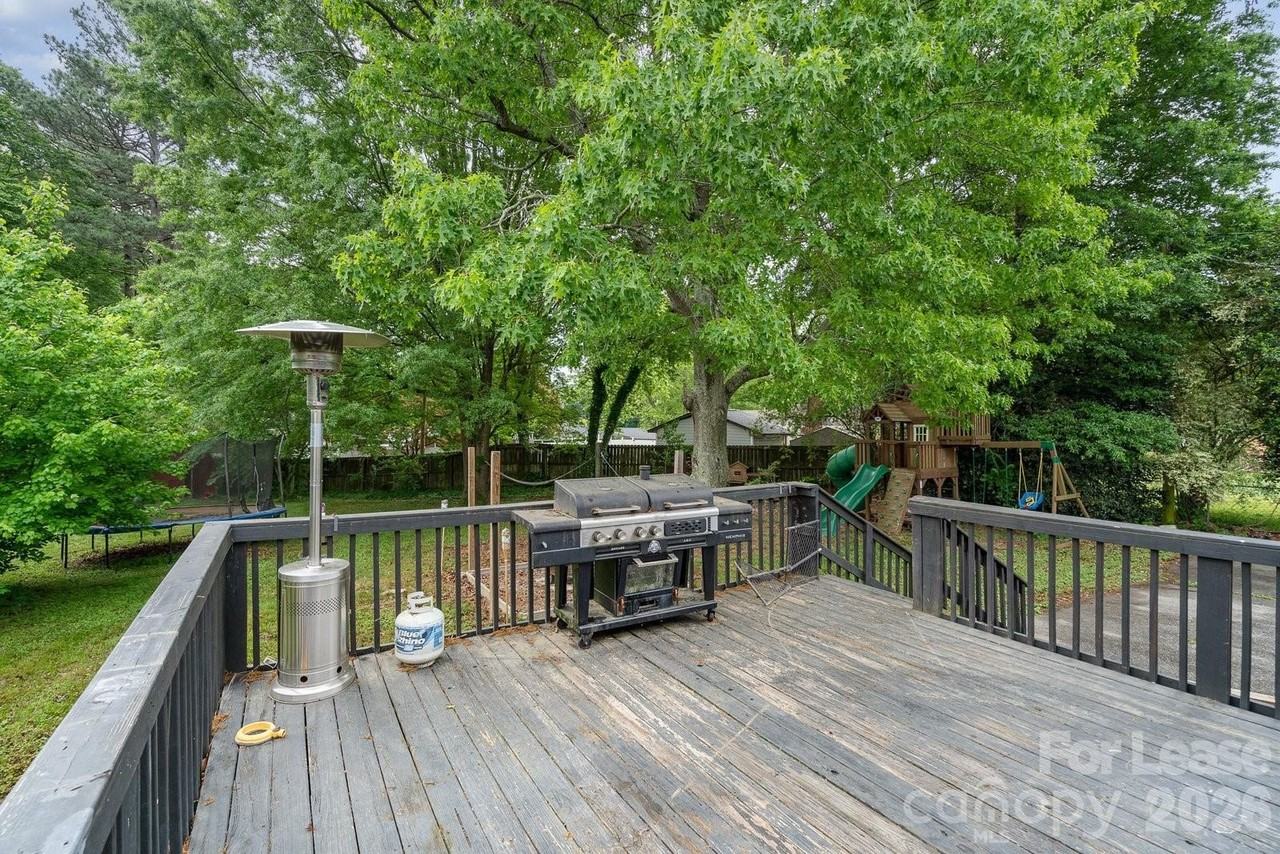 1005 Home Trl - Photo 4 of 27