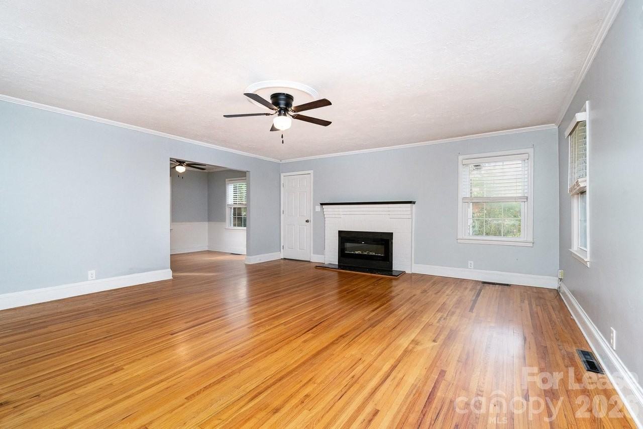 1005 Home Trl - Photo 5 of 27