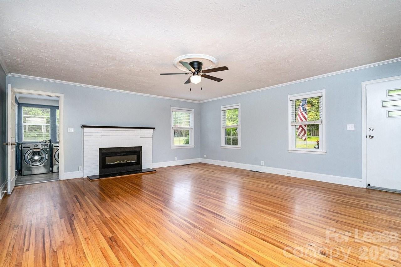 1005 Home Trl - Photo 6 of 27