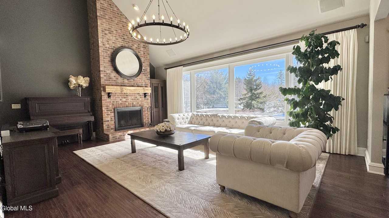 9 Oak Brook Blvd - Photo 5 of 38