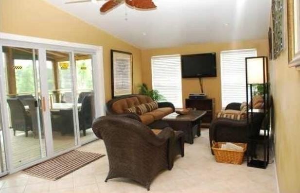 2003 United Dr - Photo 4 of 11