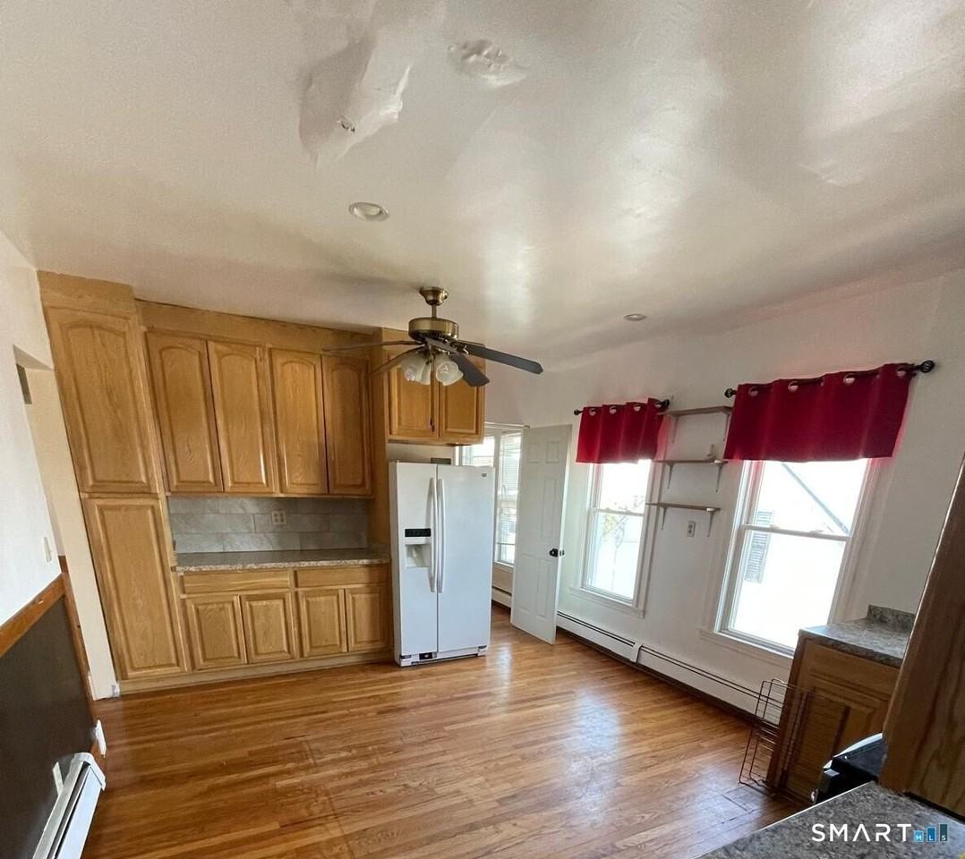 33 Wilkenda Ave - Photo 7 of 12