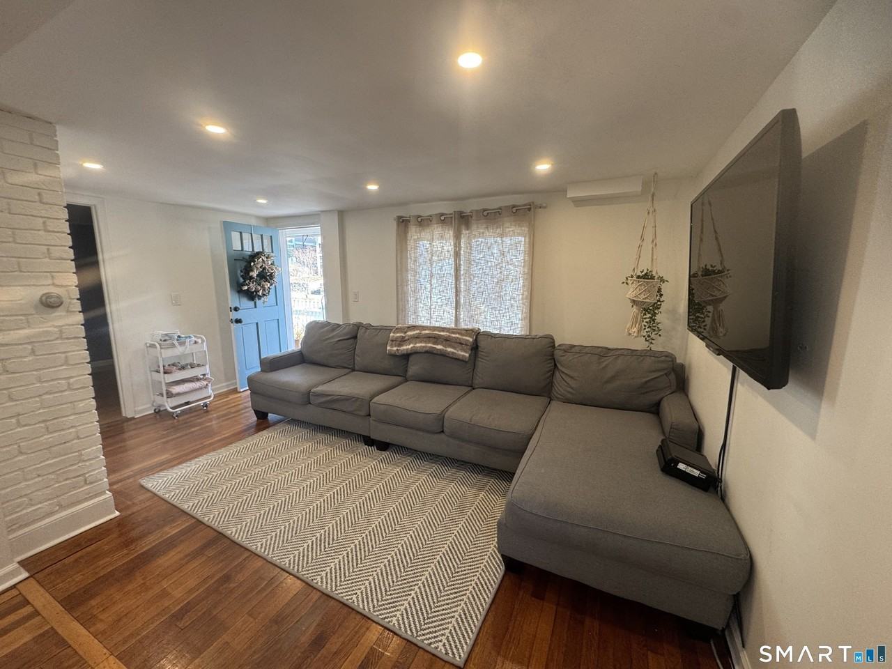 19 Soundview Ave - Photo 3 of 25