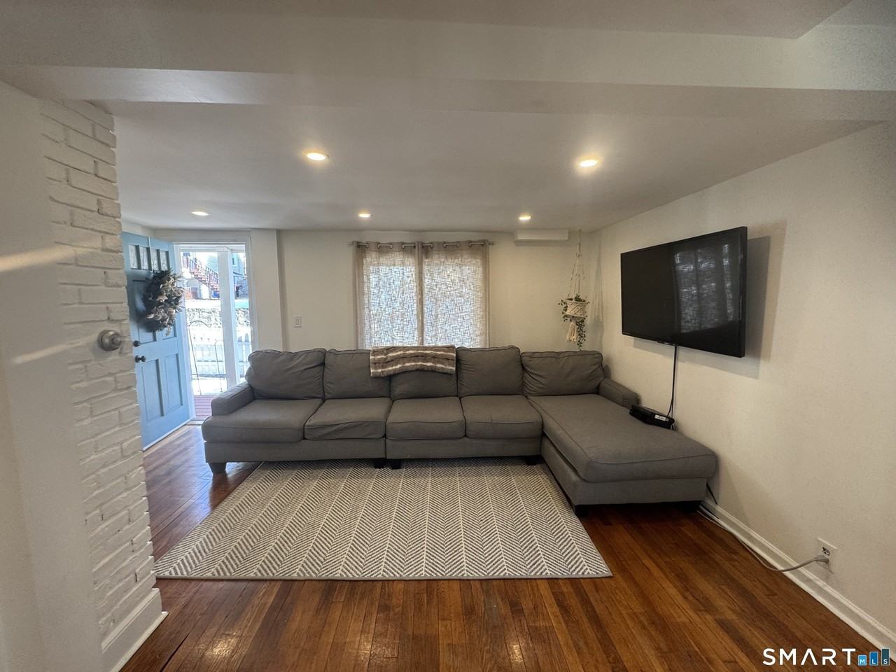 19 Soundview Ave - Photo 4 of 25