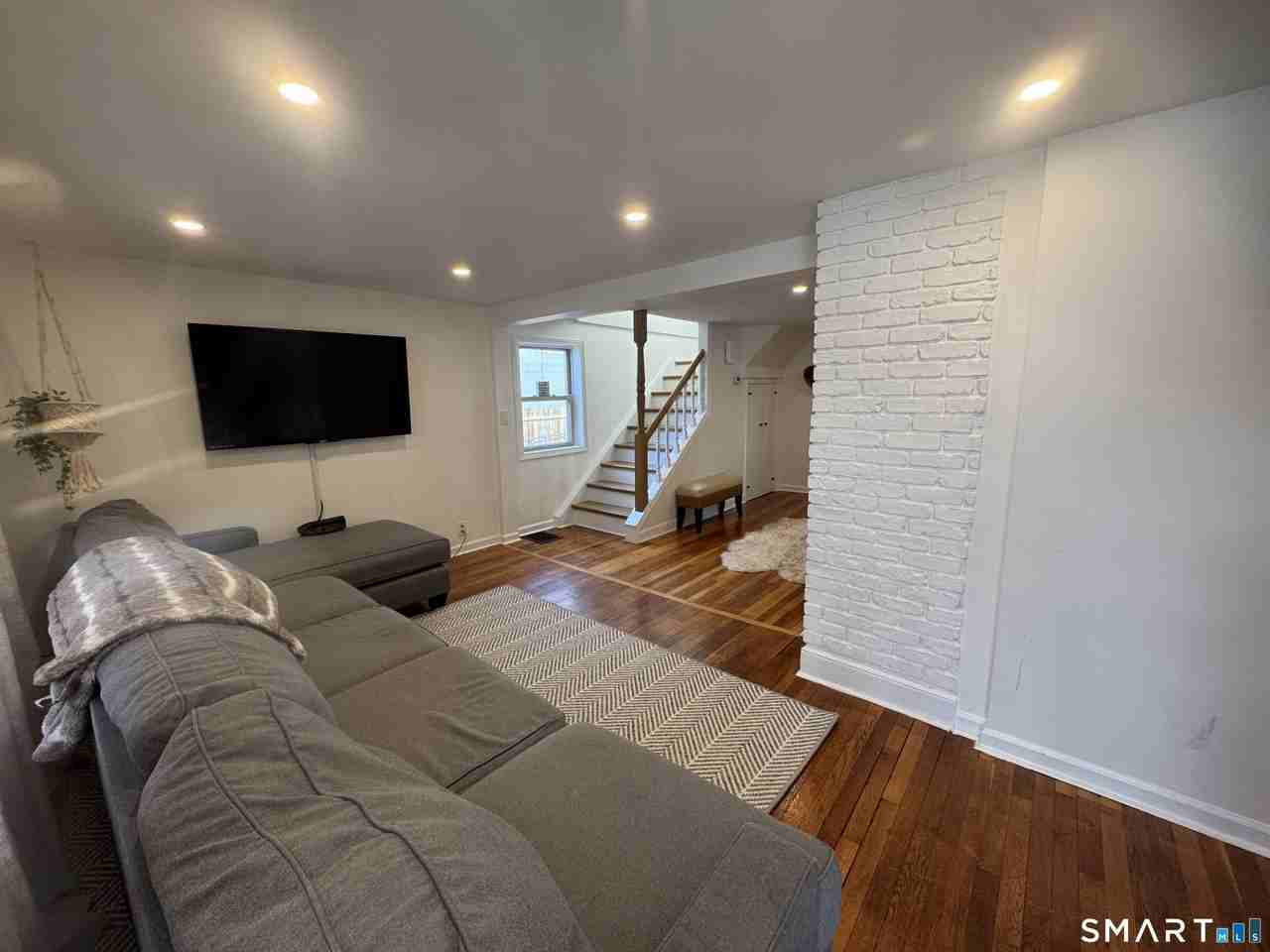 19 Soundview Ave - Photo 5 of 25