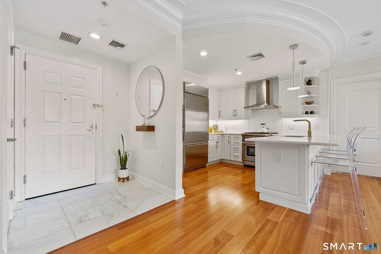 85 Memorial Rd Apt 205 - Photo 2 of 40