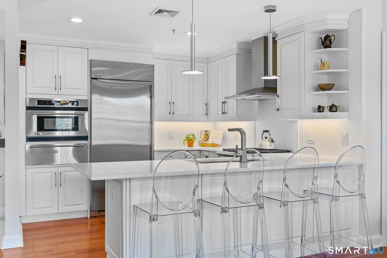 85 Memorial Rd Apt 205 - Photo 4 of 40