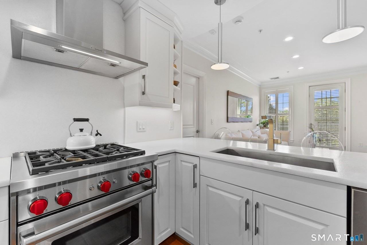 85 Memorial Rd Apt 205 - Photo 6 of 40