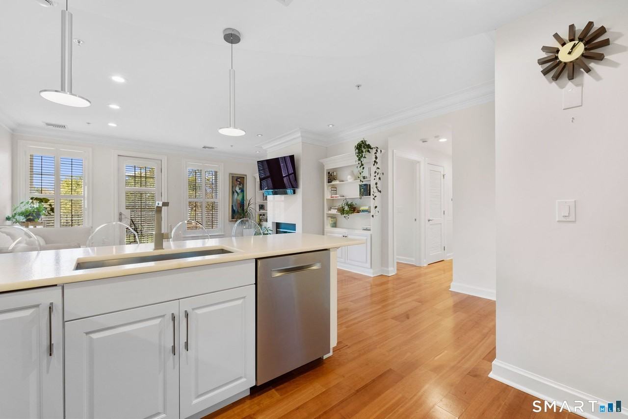 85 Memorial Rd Apt 205 - Photo 7 of 40