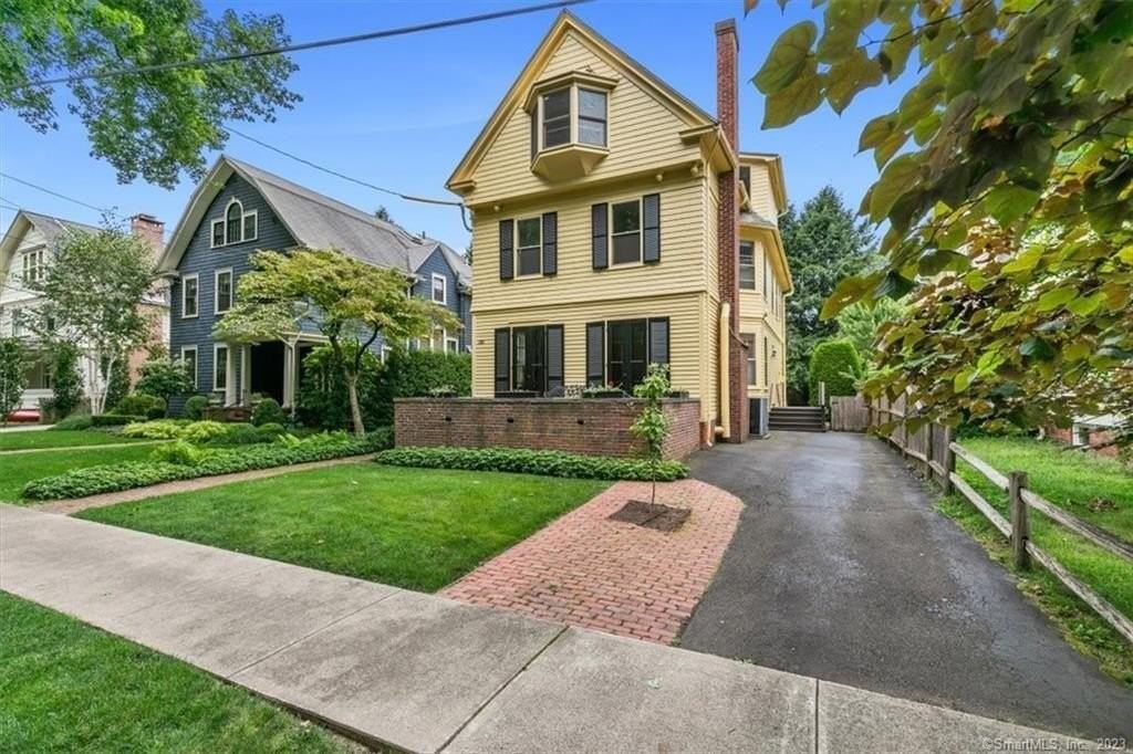 266 Everit St - Photo 2 of 21