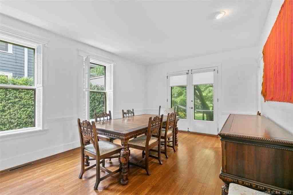 266 Everit St - Photo 4 of 21