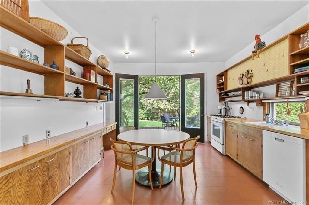 266 Everit St - Photo 5 of 21