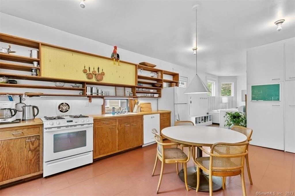 266 Everit St - Photo 7 of 21