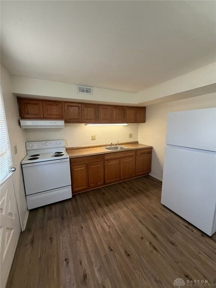 320 Grove St - Photo 2 of 12