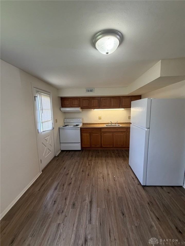 320 Grove St - Photo 3 of 12