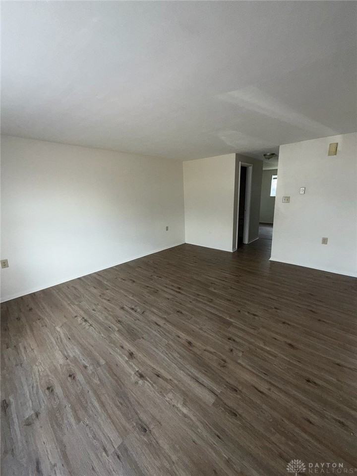 320 Grove St - Photo 4 of 12