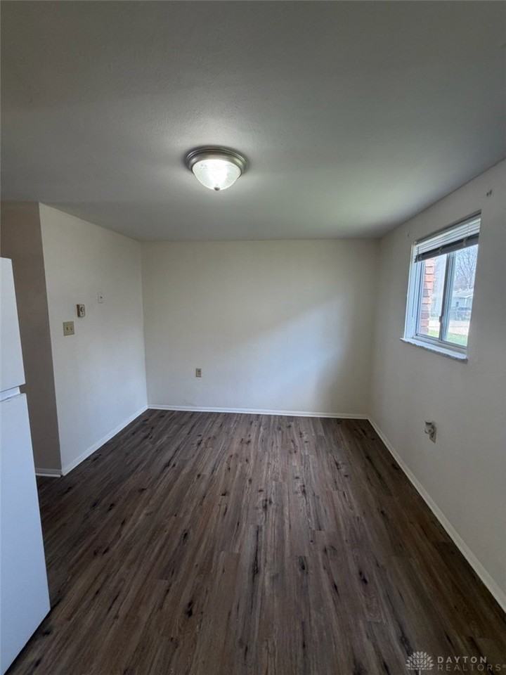 320 Grove St - Photo 5 of 12