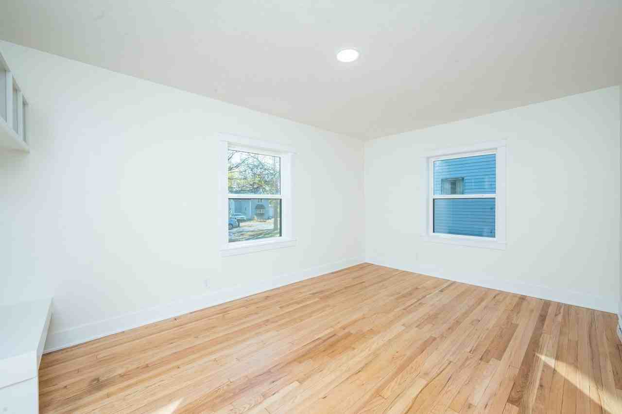 1228 E 13th St Apt 1 - Photo 4 of 20