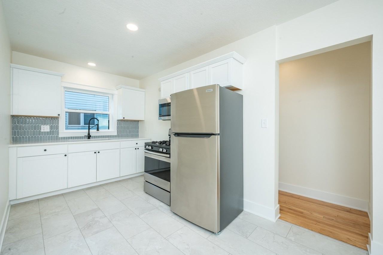 1228 E 13th St Apt 1 - Photo 5 of 20