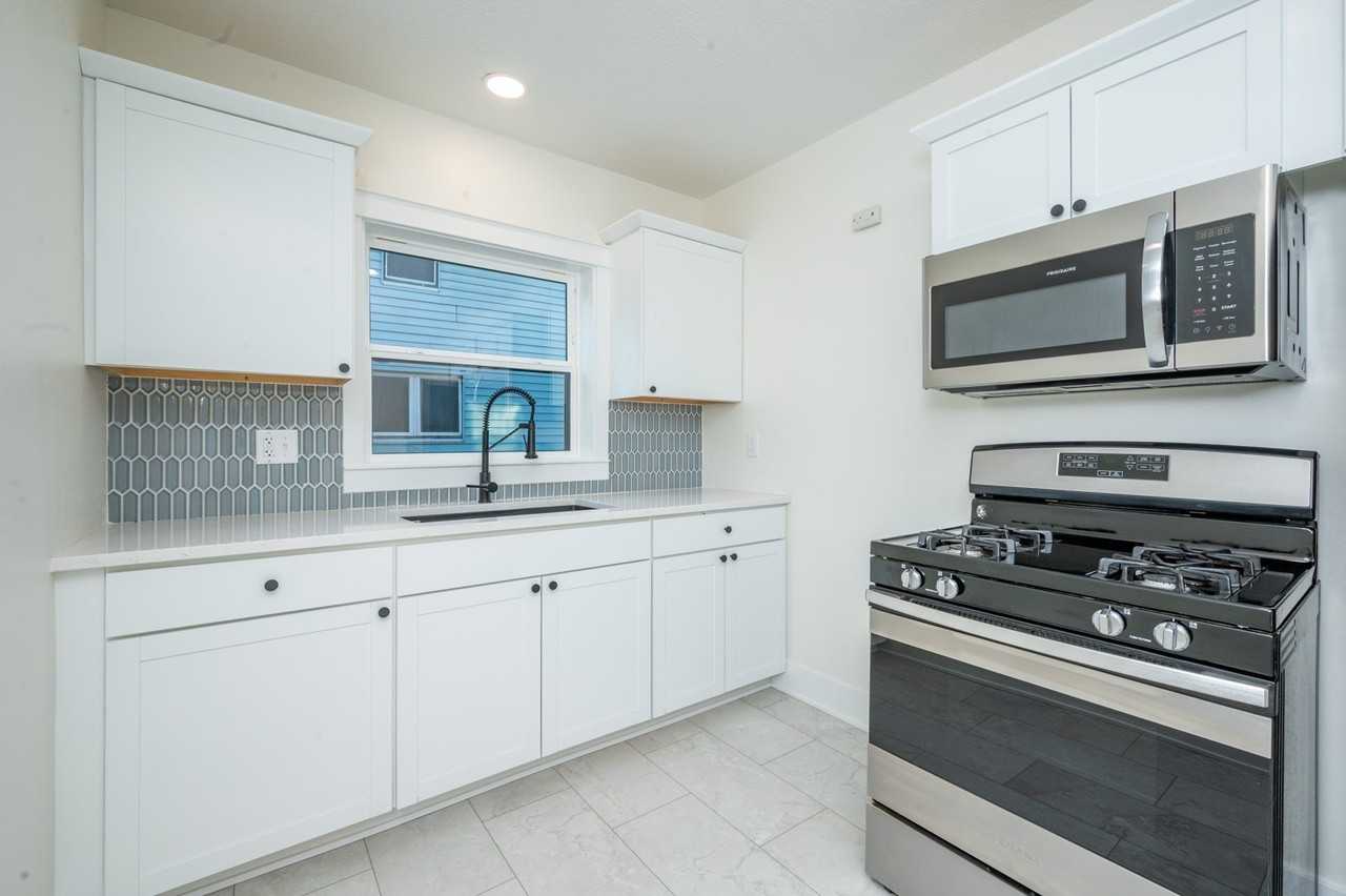 1228 E 13th St Apt 1 - Photo 6 of 20