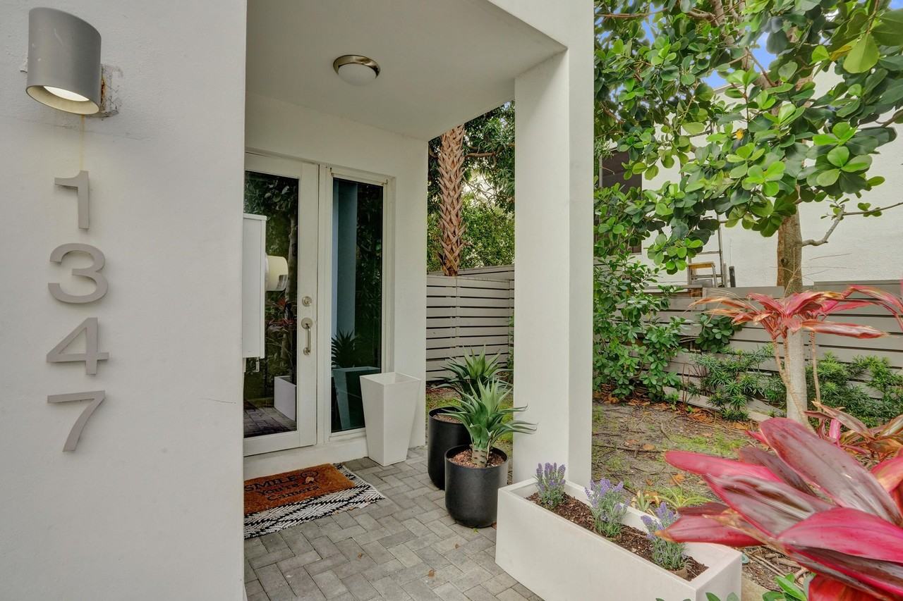 1347 N Ocean Blvd - Photo 4 of 49