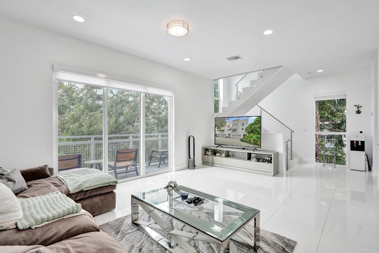 1347 N Ocean Blvd - Photo 6 of 49