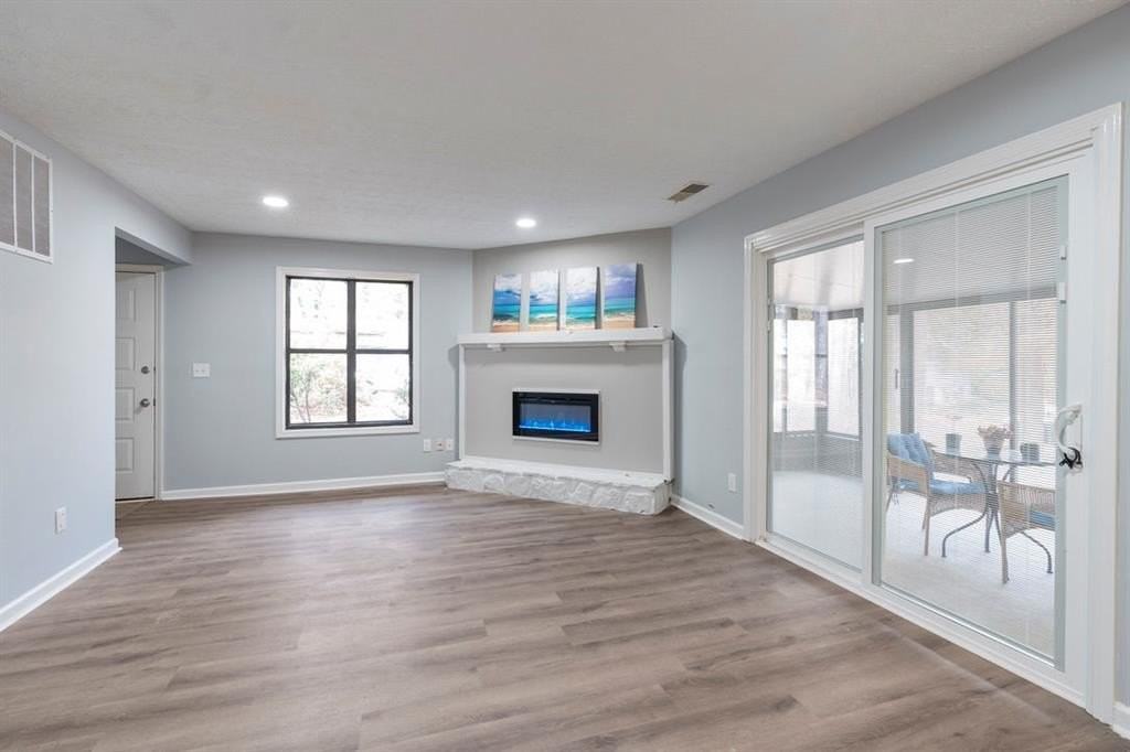 1213 Hanover Pl - Photo 4 of 25