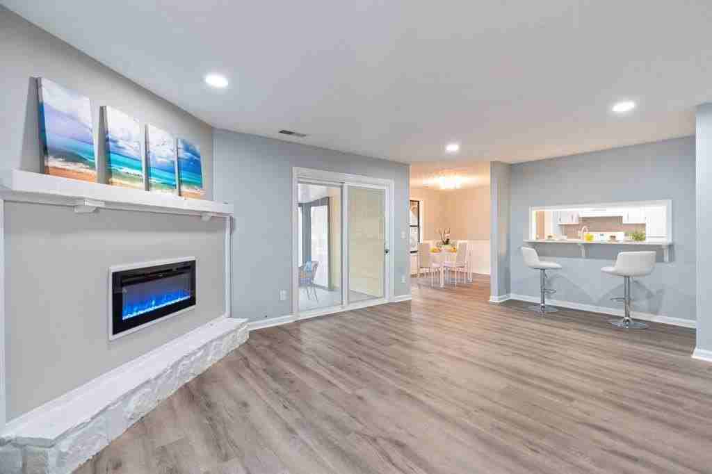 1213 Hanover Pl - Photo 5 of 25