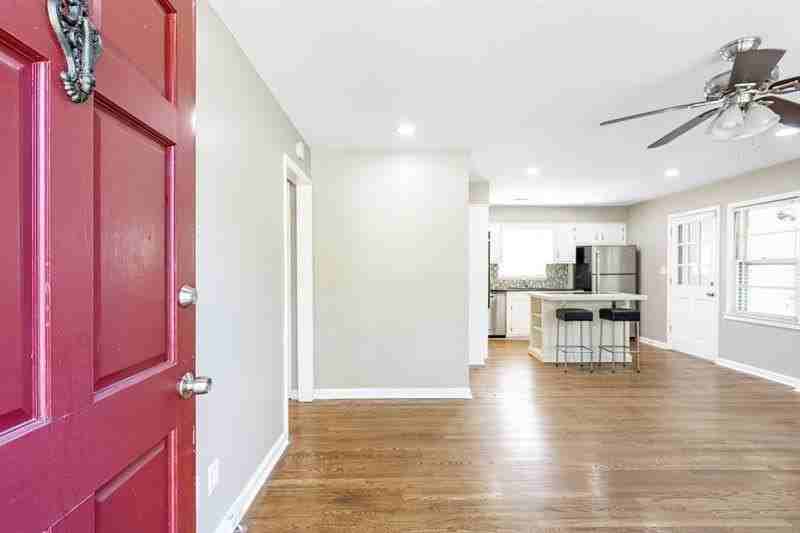 1517 Gaylor Cir Se - Photo 3 of 33