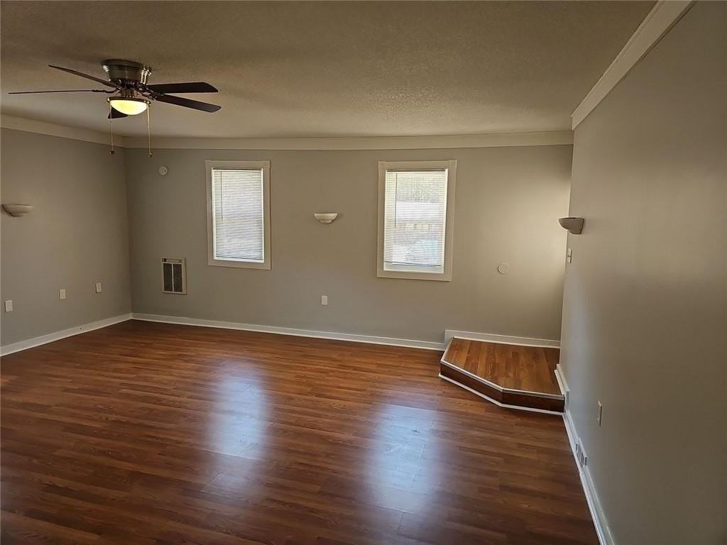 2392 Shire Ct - Photo 5 of 47