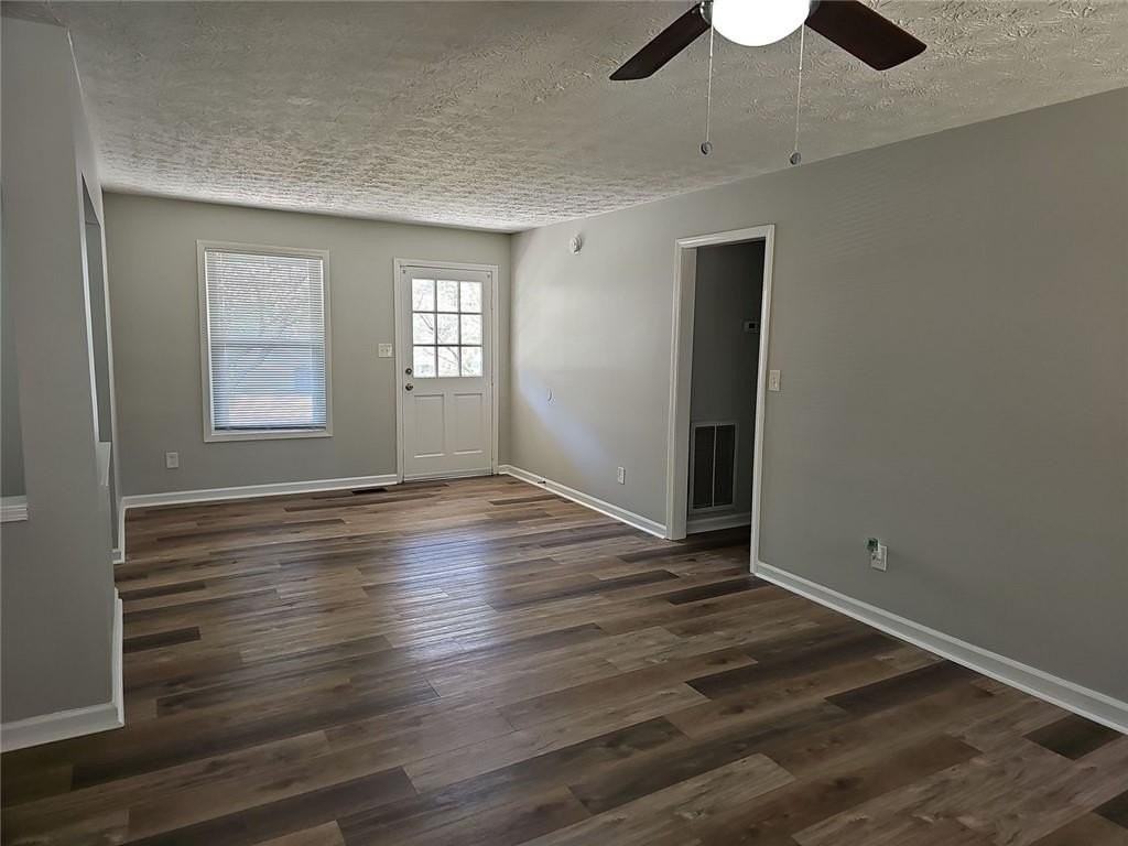 2392 Shire Ct - Photo 7 of 47