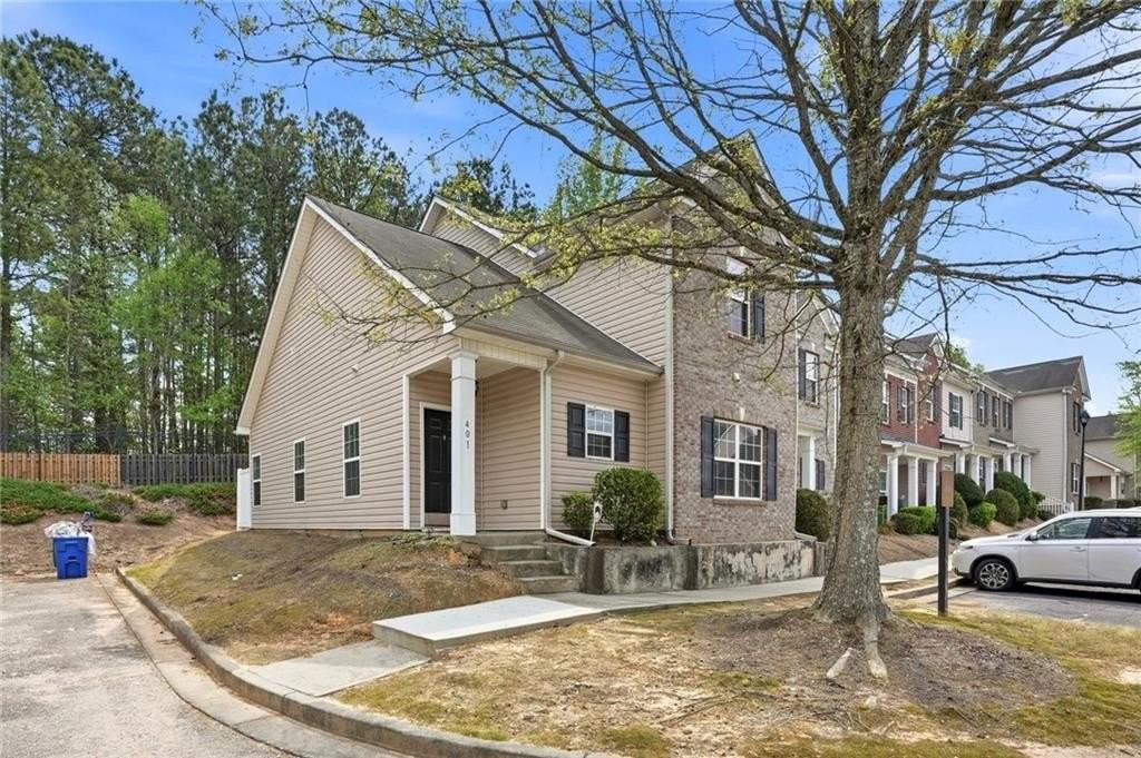 2555 Flat Shoals Rd Apt 401 - Photo 2 of 15