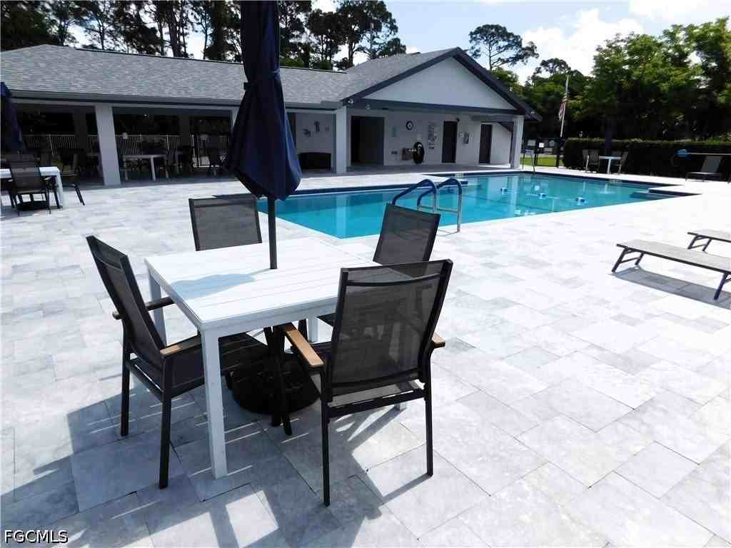 10525 Putnam Ct - Photo 5 of 24