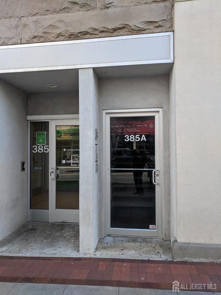 385 George St #3B - Photo 3 of 18