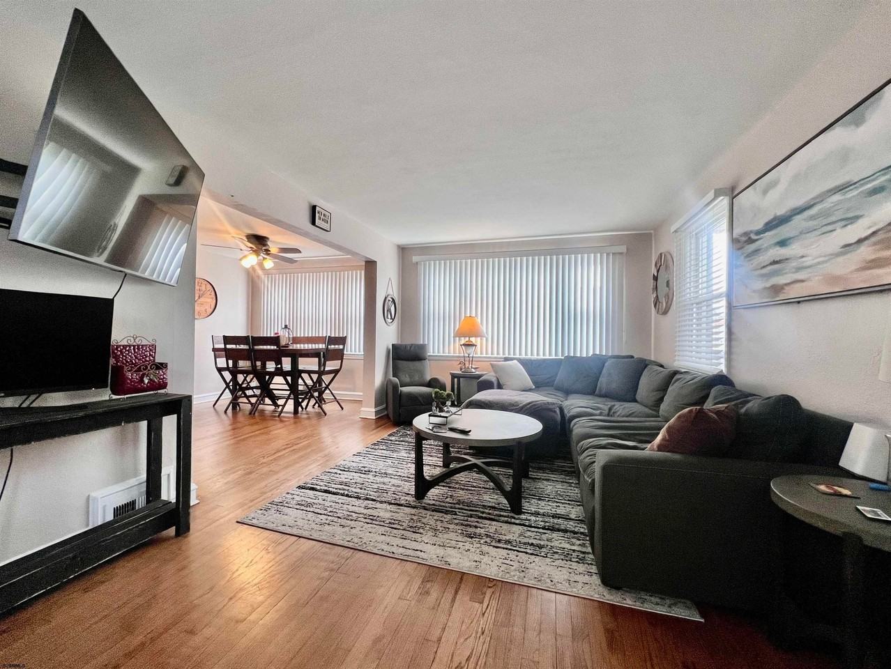 9104 Winchester Ave - Photo 4 of 37
