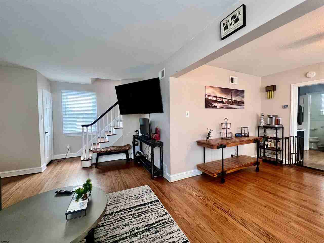 9104 Winchester Ave - Photo 7 of 37