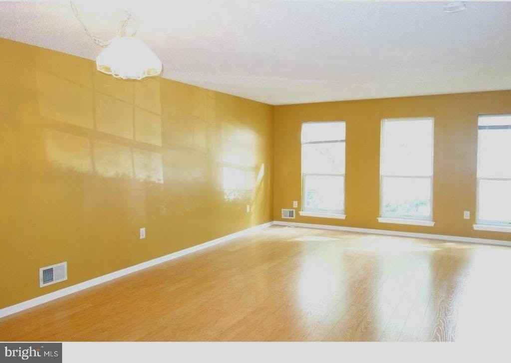 162 Shrewsbury Ct - Photo 2 of 17