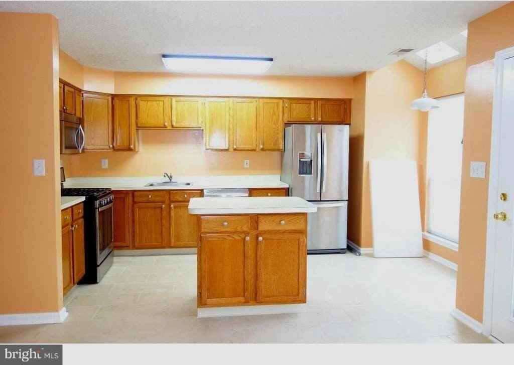 162 Shrewsbury Ct - Photo 4 of 17