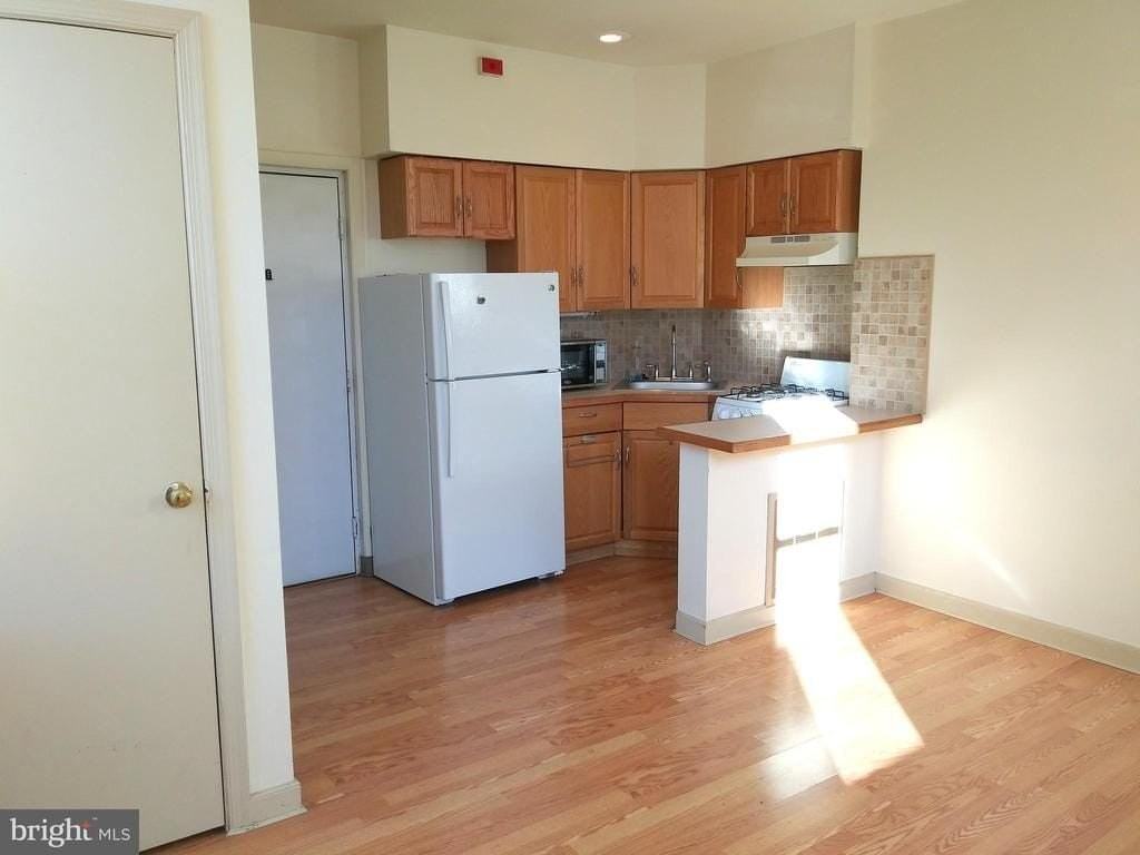 715 S 23rd St #1F - Photo 2 of 12