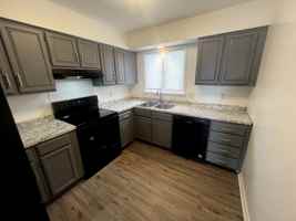 featured image of 5560 Cresthaven Ln #B