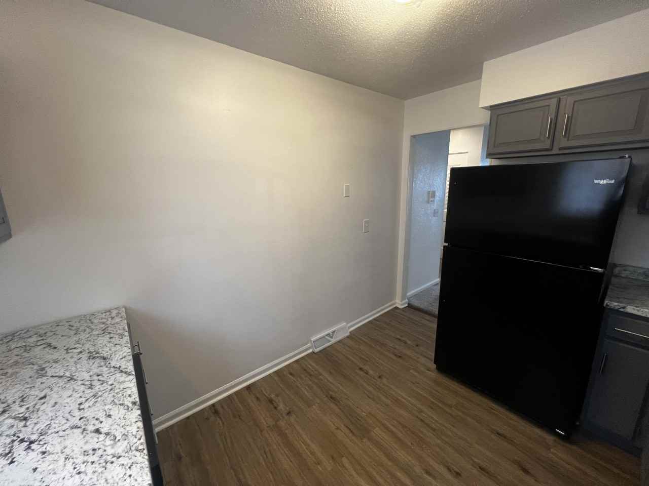 5560 Cresthaven Ln #B - Photo 3 of 23