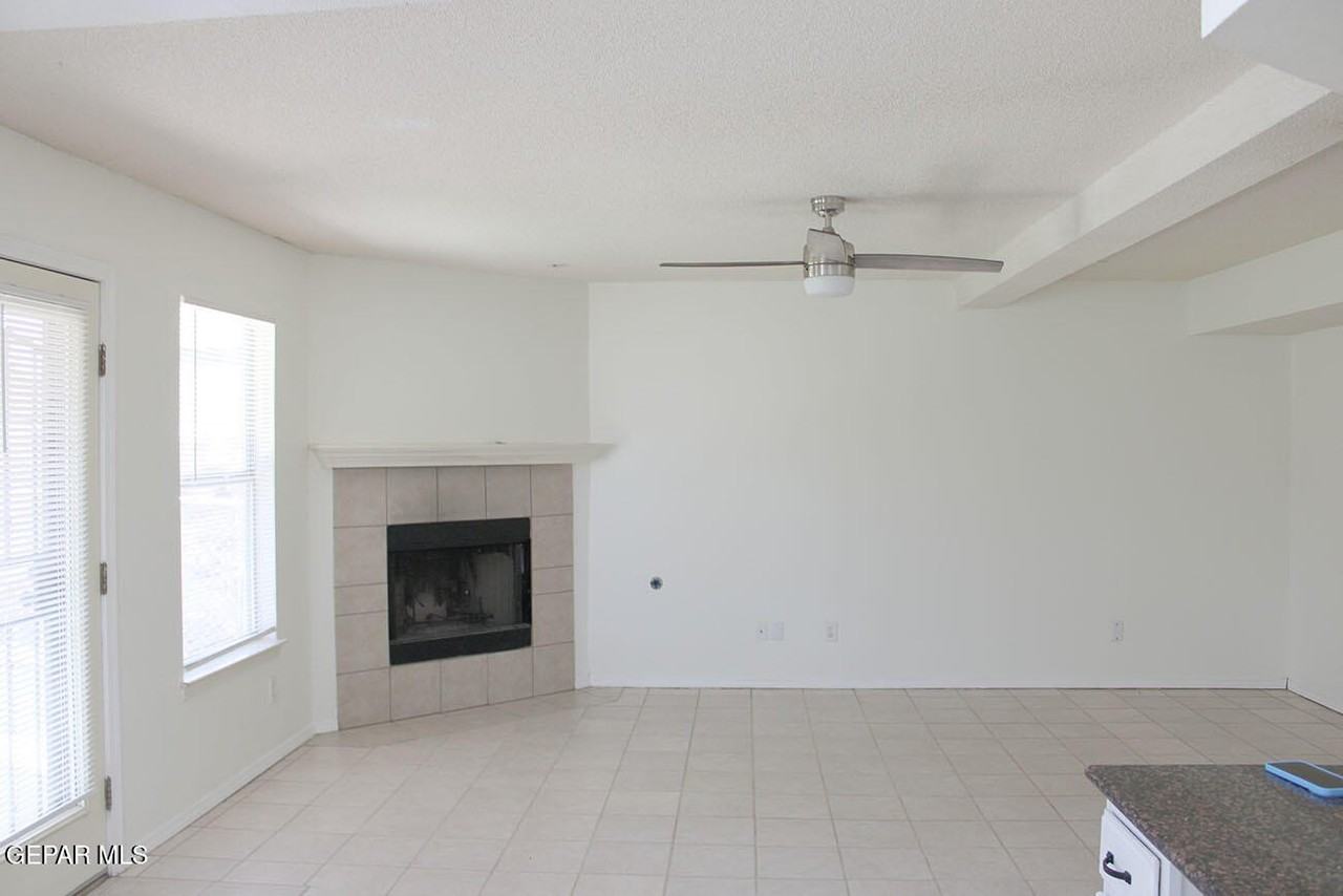 815 SAGUARO PARK Court - Photo 2 of 30