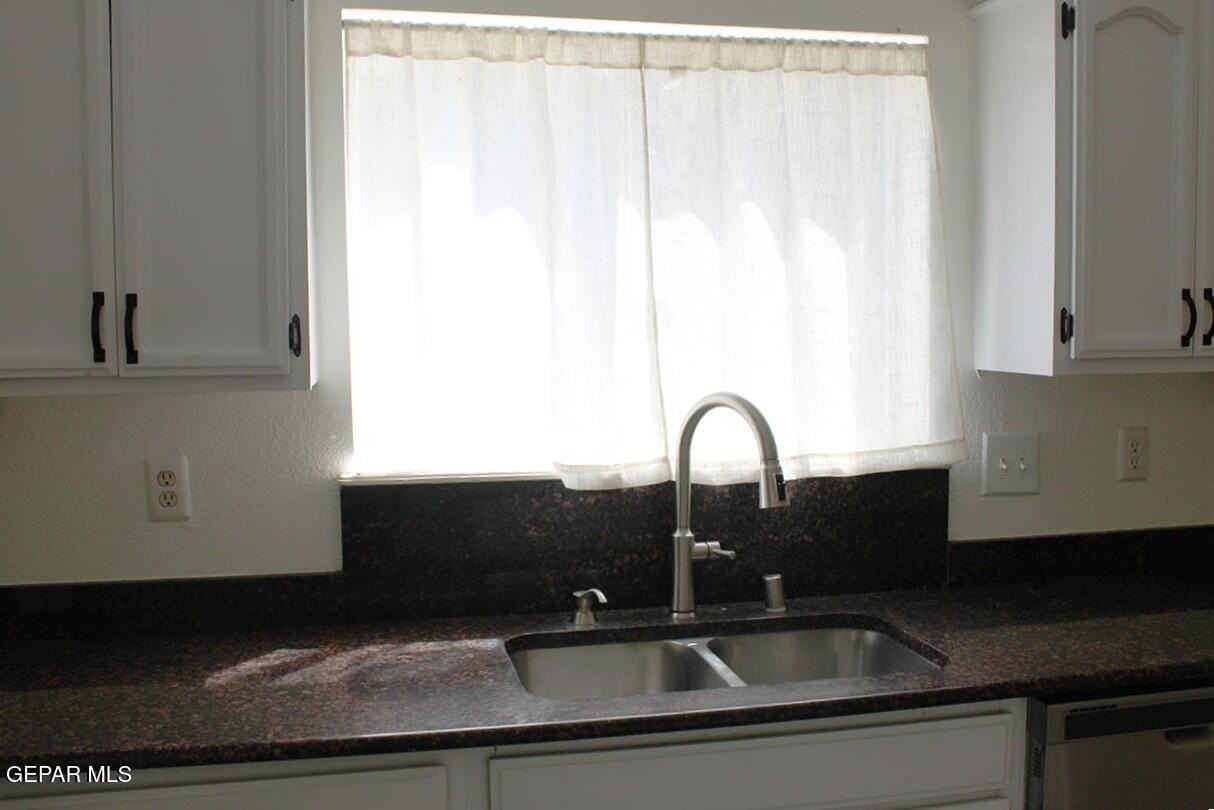 815 SAGUARO PARK Court - Photo 7 of 30