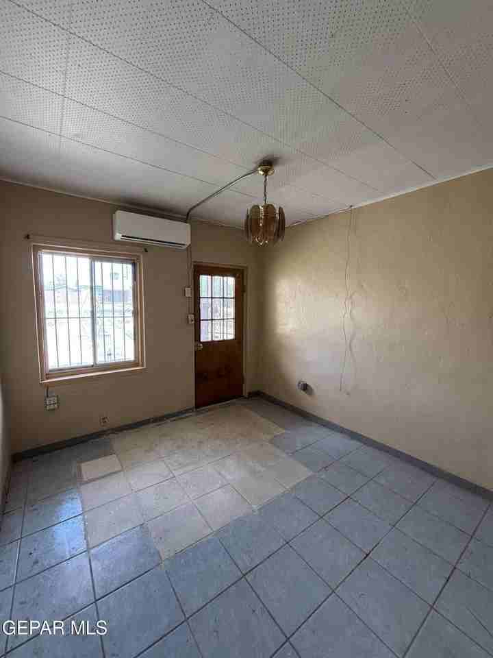 4000 1/2 Sacramento Ave - Photo 3 of 12