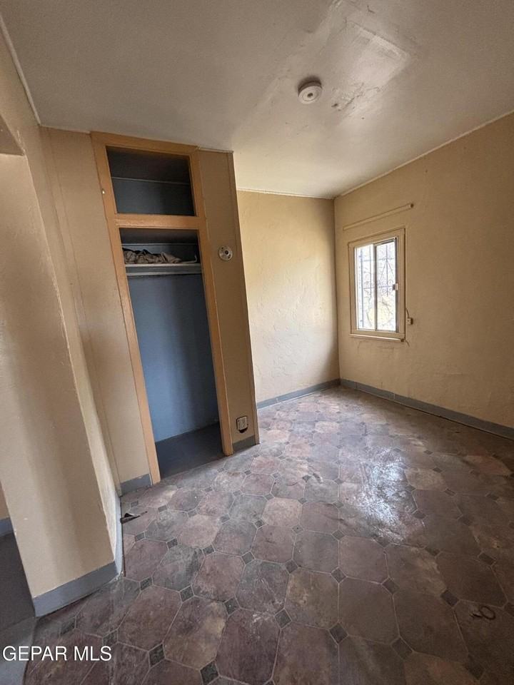 4000 1/2 Sacramento Ave - Photo 4 of 12