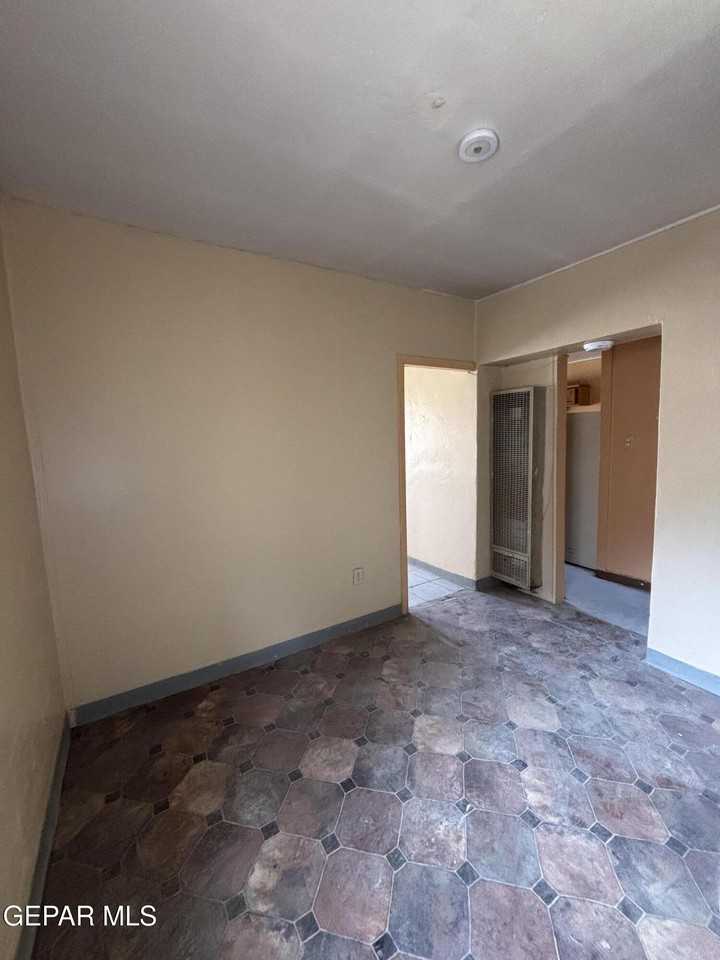 4000 1/2 Sacramento Ave - Photo 7 of 12