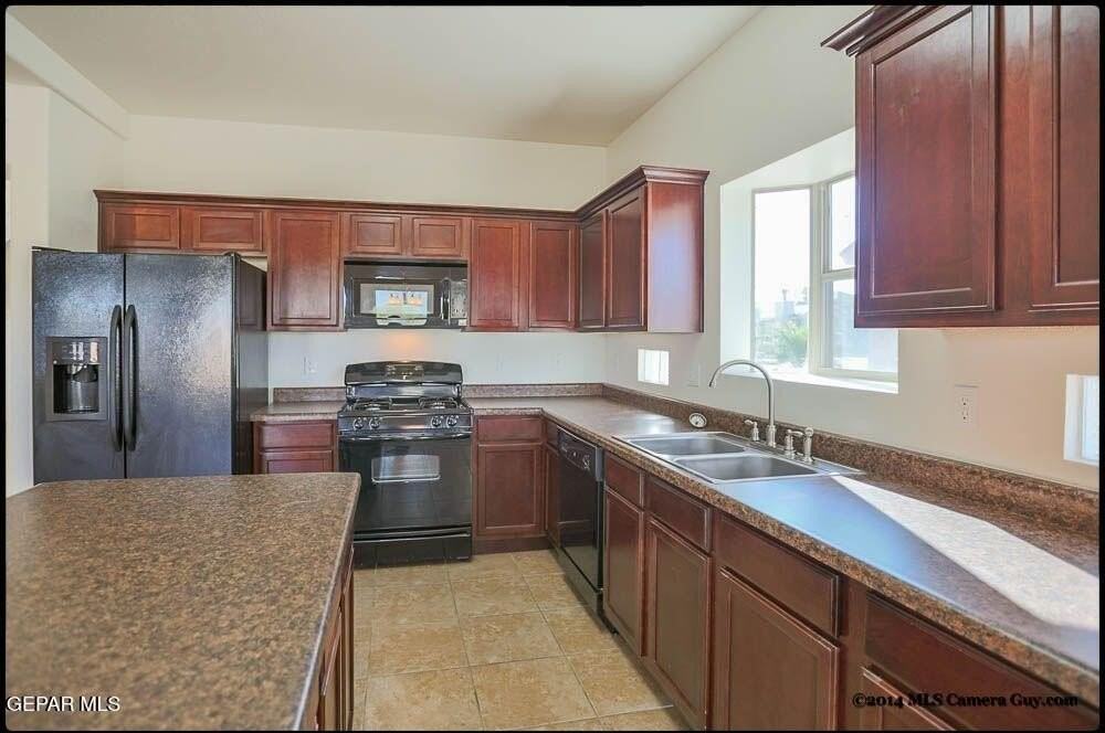 1345 Fito Hernandez St - Photo 4 of 34