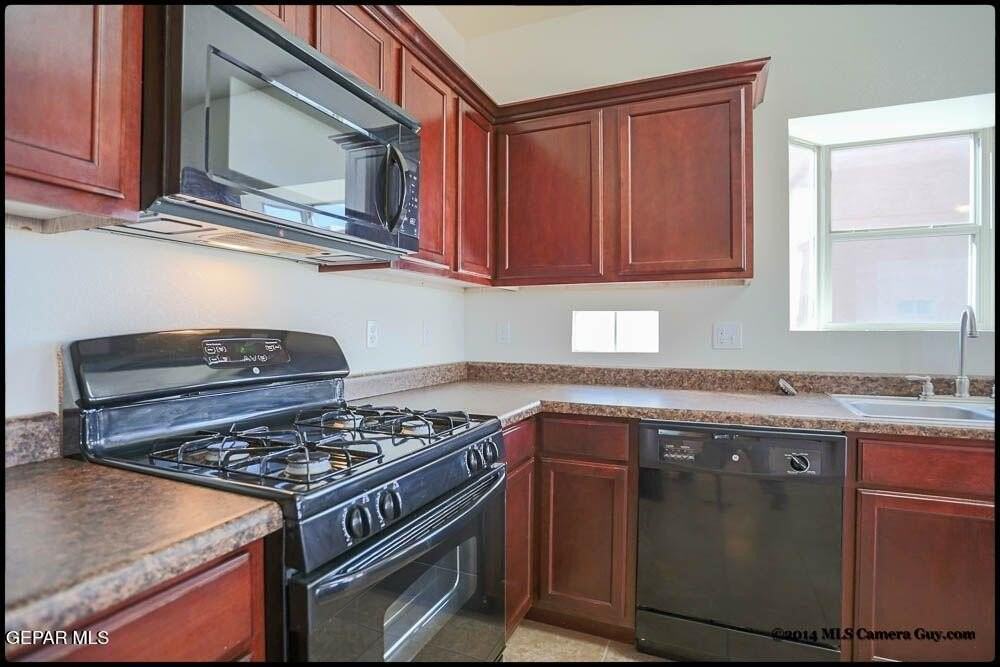 1345 Fito Hernandez St - Photo 5 of 34